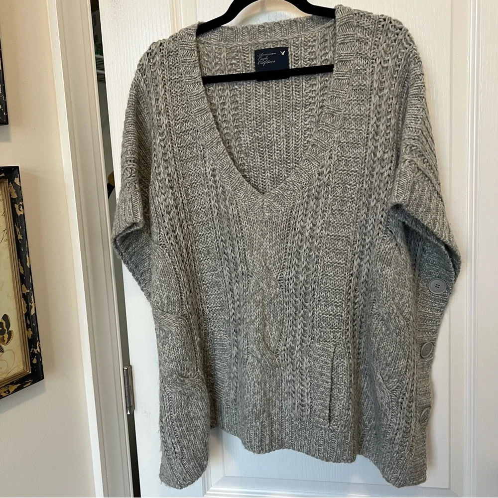 American Eagle Outfitters Gray Poncho Sweater Cableknit Cable Knit Button Size M - Picture 3 of 12